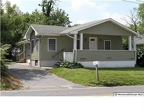 3210 W Bangs Ave photo 1