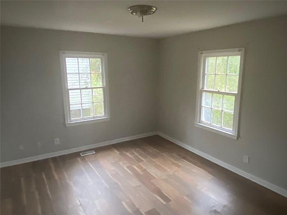 5th image of 1765 Elaine Dr