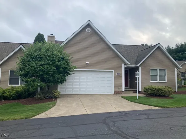 295 Oak Grove Ln, Tallmadge, OH 44278