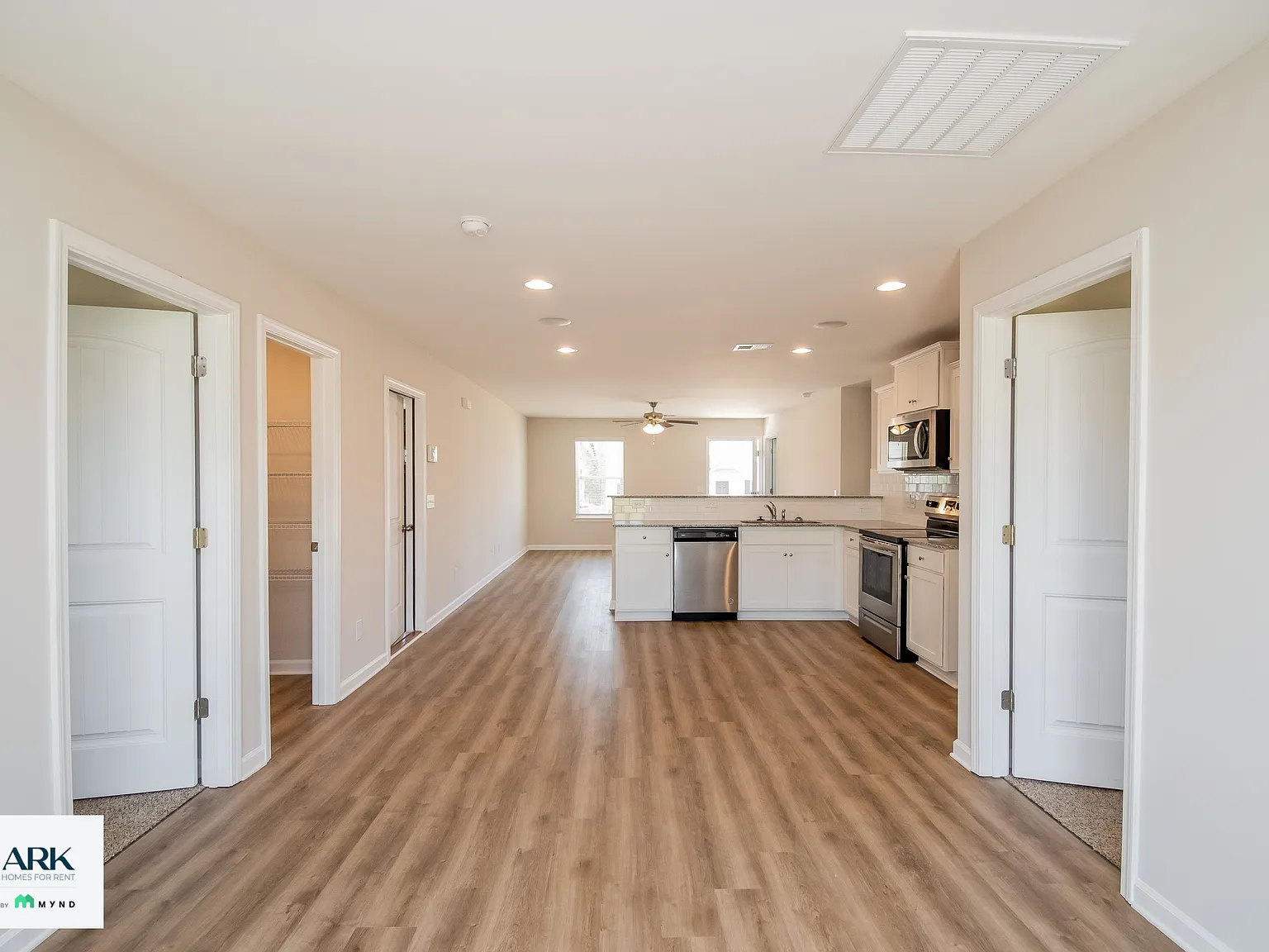 3 bed, 2.0 bath, 1300 sqft, $1,749 — Photo 2