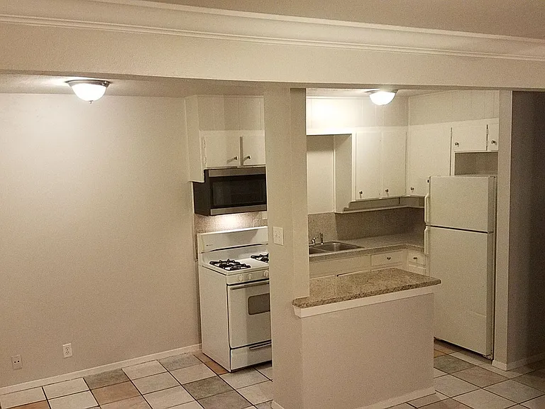 2428 Louise St #2505 — Photo 16