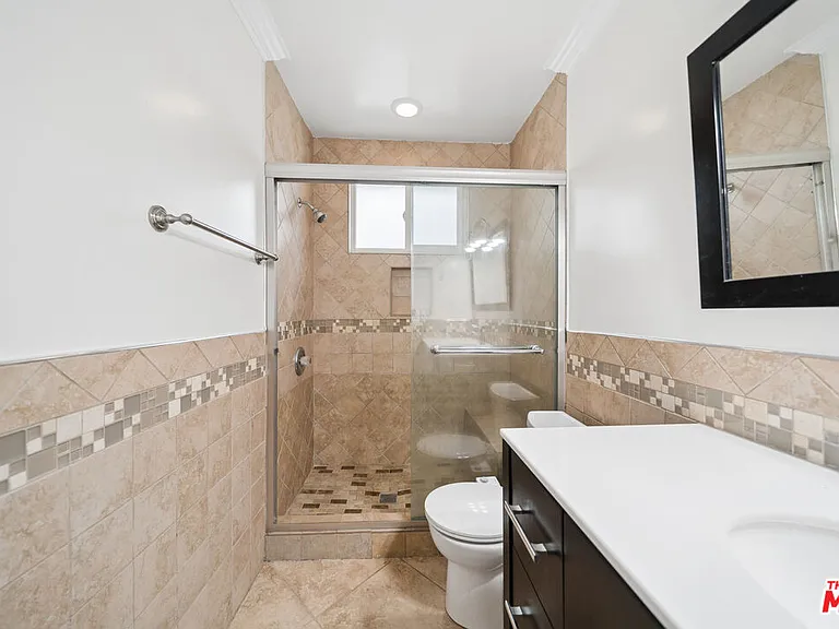 1215 N Hayworth Ave #203 — Photo 9