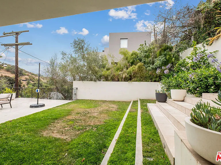 1759 N Beverly Dr — Photo 19