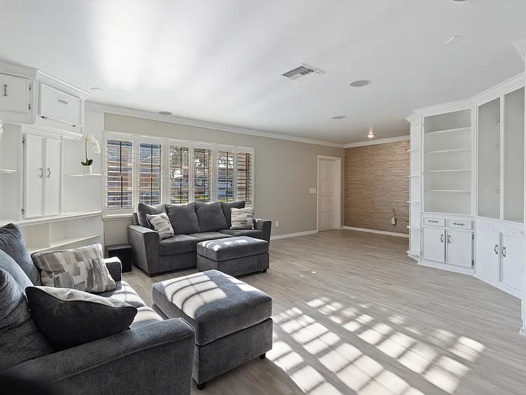 3911 Americana Dr — Photo 7