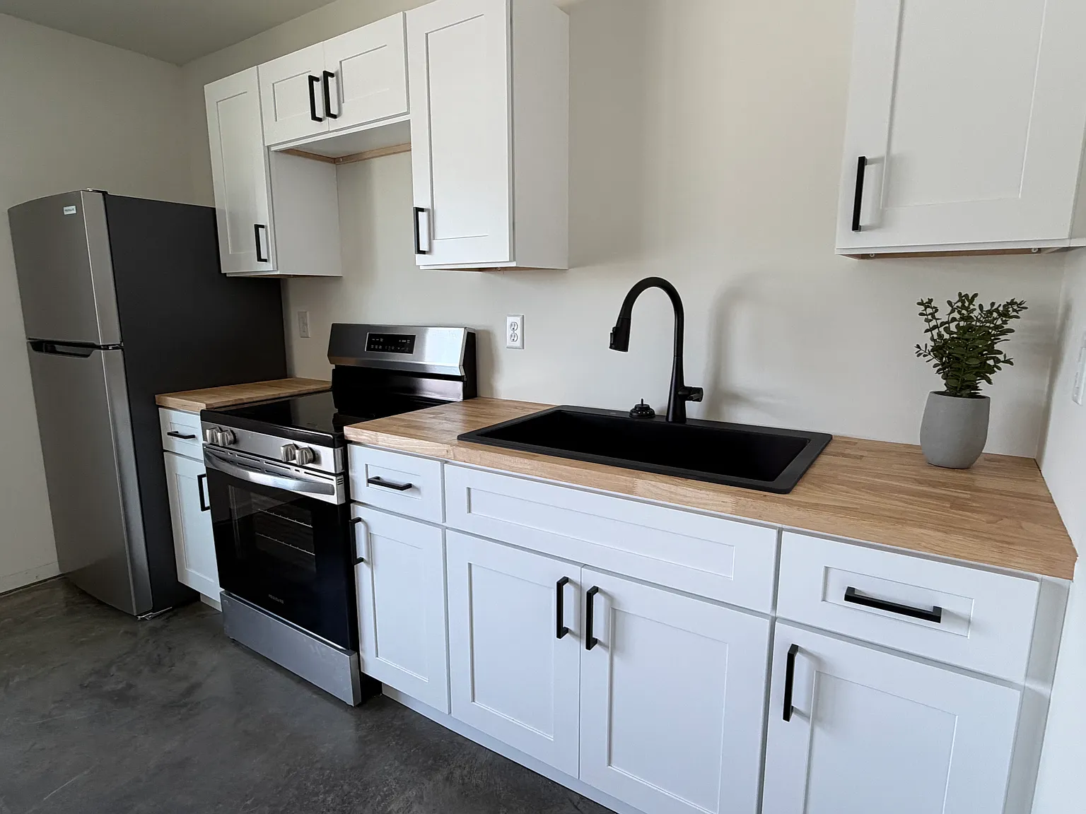 2 bed, 900 sqft, $1,300 — Photo 1