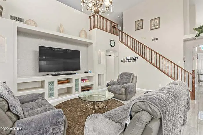 1015 E Irma Ln — Photo 8