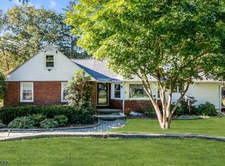 8 Lakeview Ct, Jefferson Twp., NJ 07438