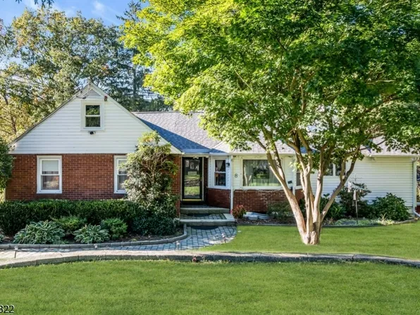 8 Lakeview Ct, Jefferson Twp., NJ 07438