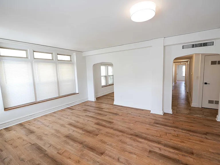 3007 Grand Ave #10 — Photo 2