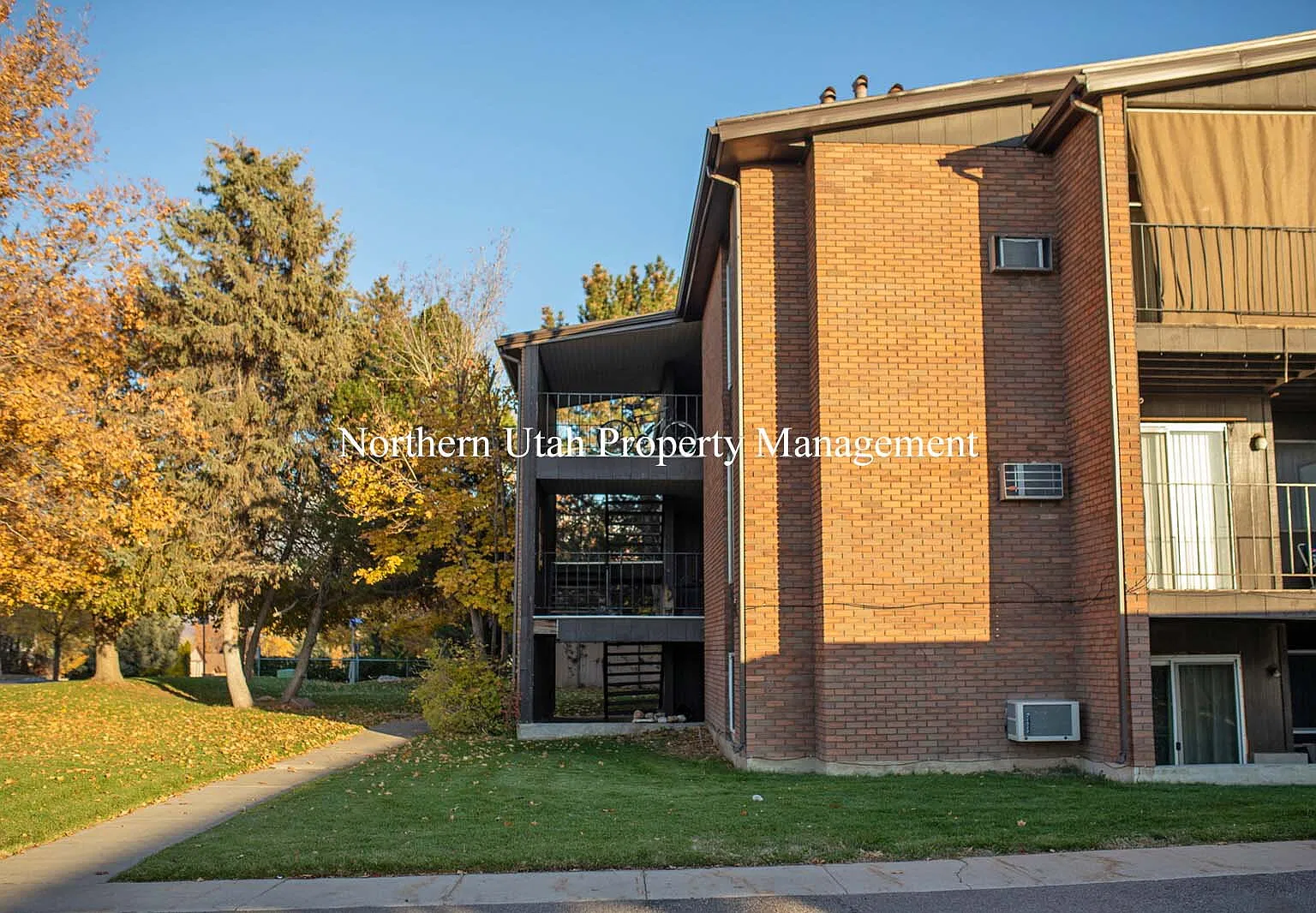 2 bed, 1.0 bath, 968 sqft, $1,200 — Photo 1