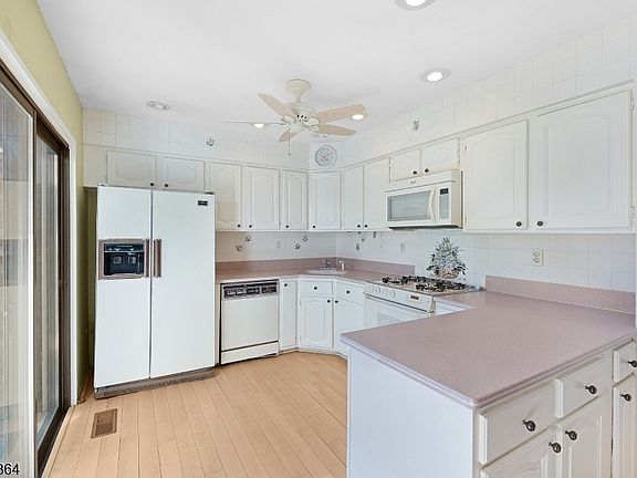 4th image of 250 Ridgedale Ave BLDG L #3