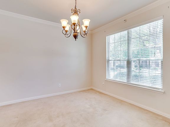 3rd image of 804 Miramar Dr