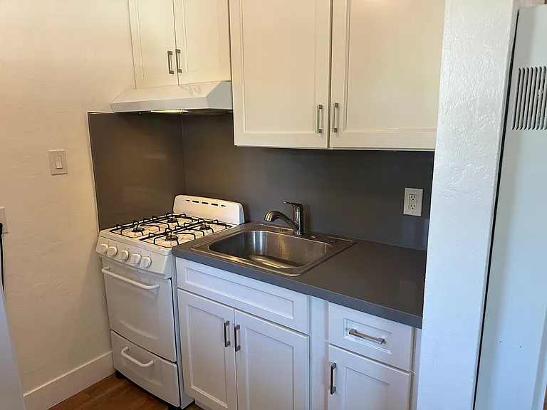 200 Pine Ave — Photo 2