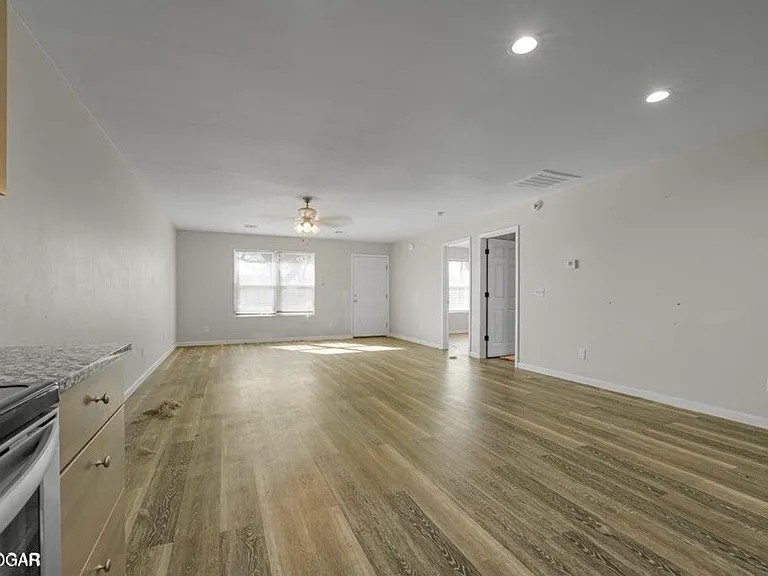 1001 E 5th St #A — Photo 4