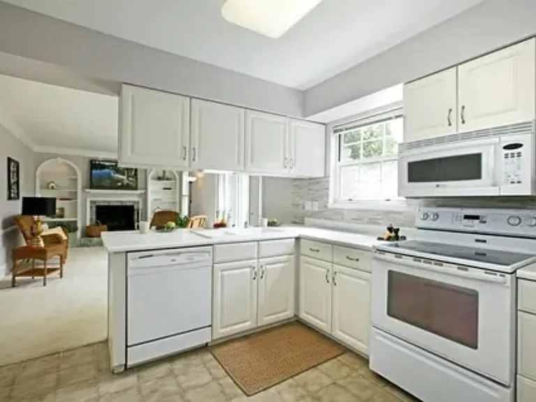 649 Sanders Ct — Photo 10