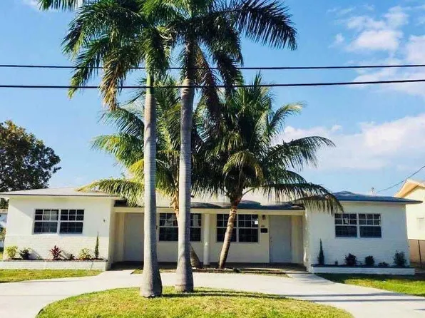 831 SW 3rd St #W, Hallandale, FL 33009