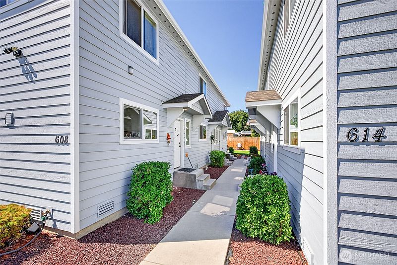 3rd image of 608 Sunset Avenue #1