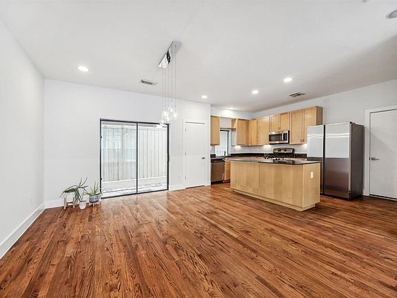4th image of 4427 Eigel St
