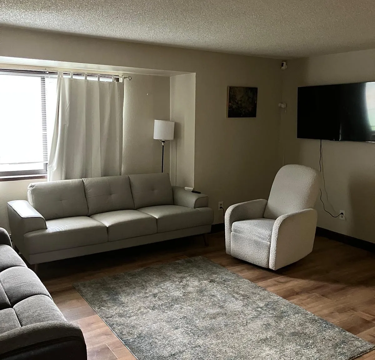 2 bed, 1300 sqft, $1,700 — Photo 2