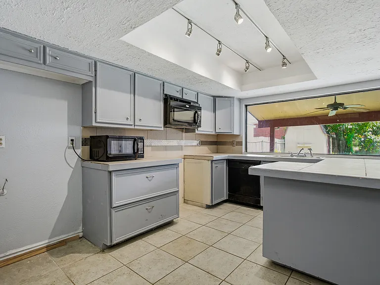 1518 Camelia Dr — Photo 7