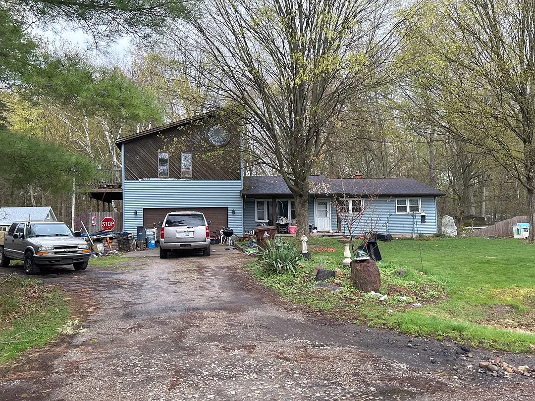 896 Shawano Dr photo 1