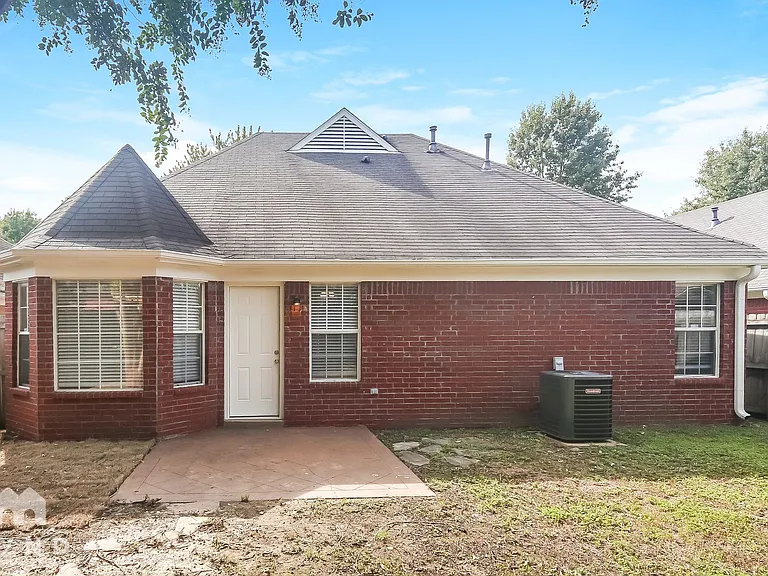 8418 Regal Bend Dr — Photo 14