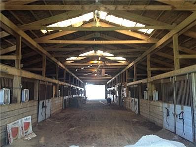 Very nice and well kept stalls.