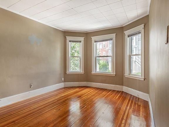 3rd image of 32 Juliette St Floor 3