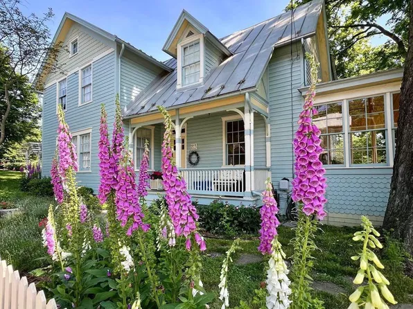 213 W High St, Shepherdstown, WV 25443