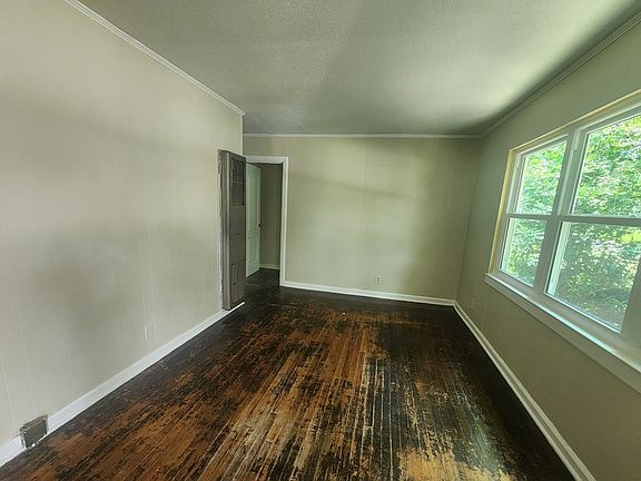 5th image of 212 Frost St