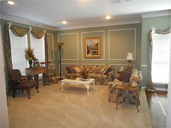 3rd image of 2665 Woodside Dr