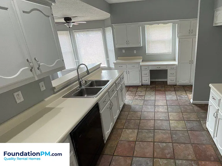 8215 Timber Creek Dr — Photo 4
