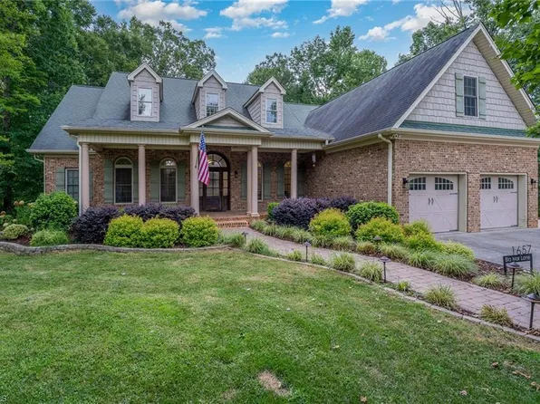 1657 Bla Mor Ln, Lewisville, NC 27023