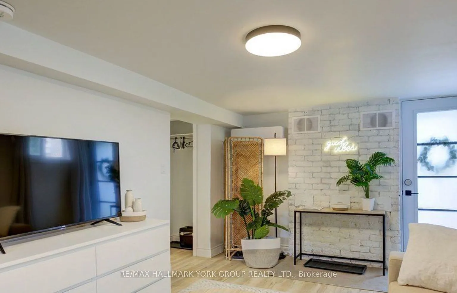 2 bed, $1,800 — Photo 2