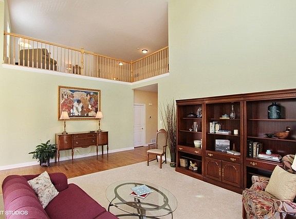 4th image of 1030 Barnhill Dr