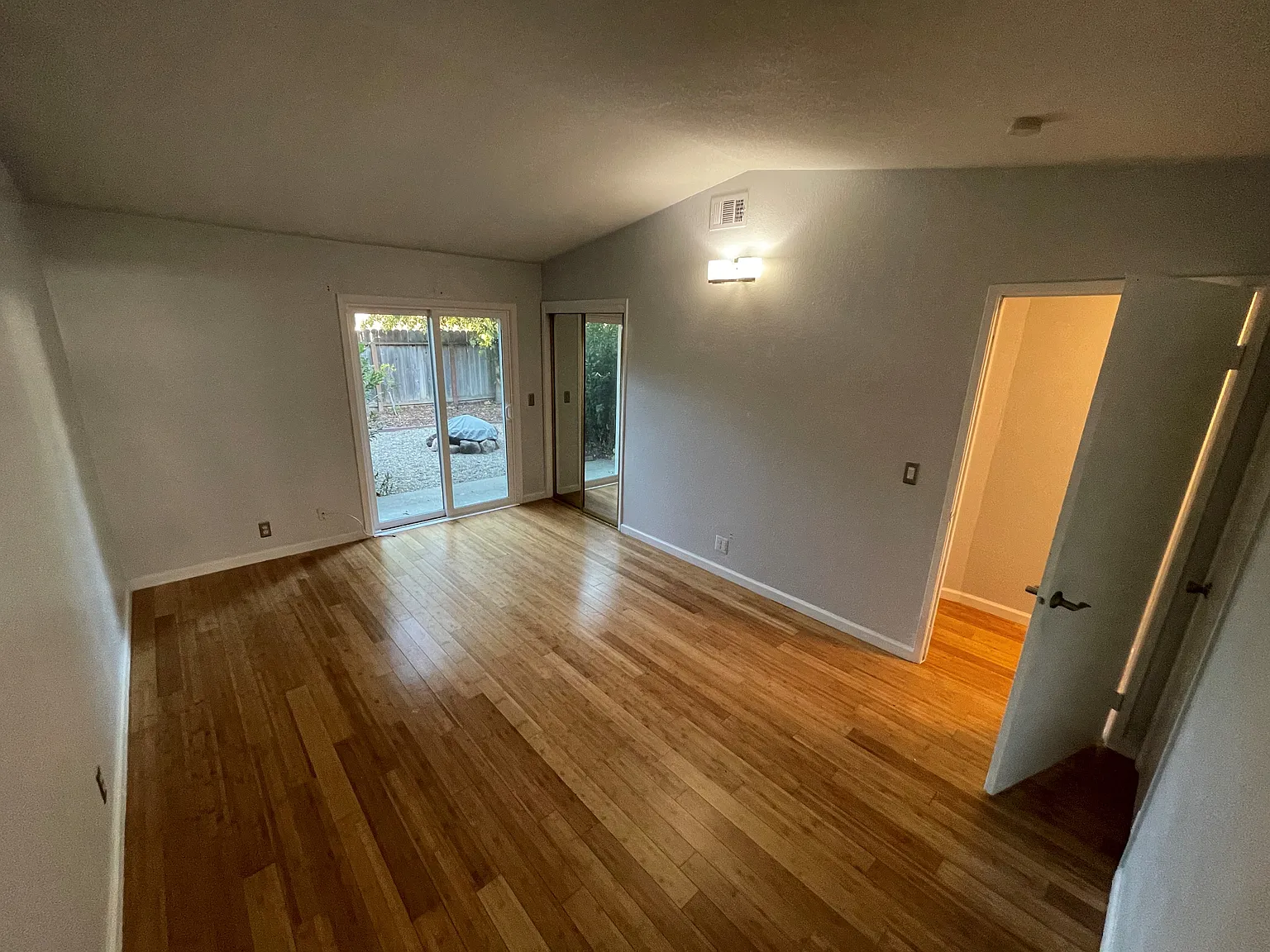 3 bed, 1186 sqft, $3,200 — Photo 2