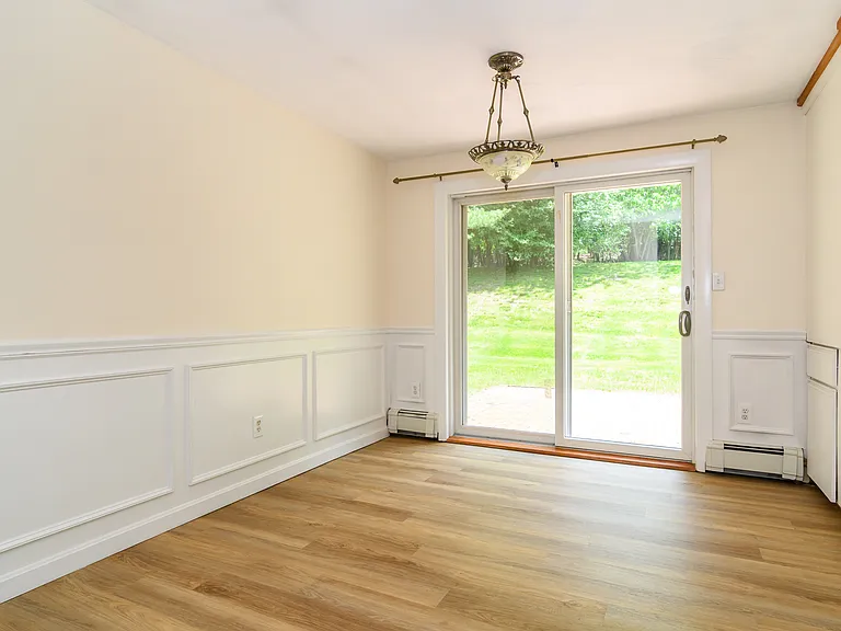 33 Eisenhower Rd — Photo 7