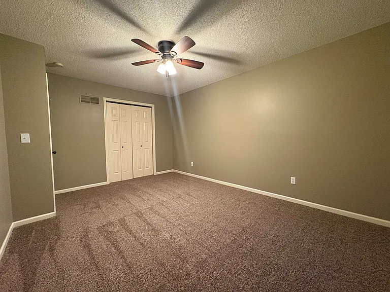 5325 NE Sunshine Dr — Photo 25