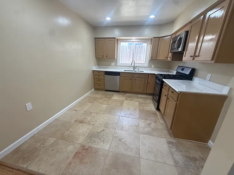 5457 Dorothy Dr — Photo 6