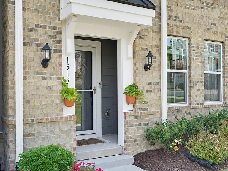 1517 Irving Hill Dr — Photo 4