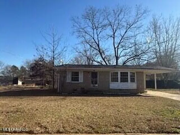 277 Chickasaw St, Holly Springs, MS 38635