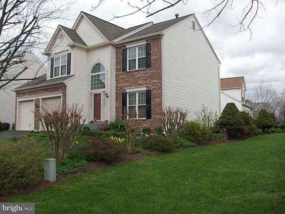 2nd image of 46557 Hollymead Pl