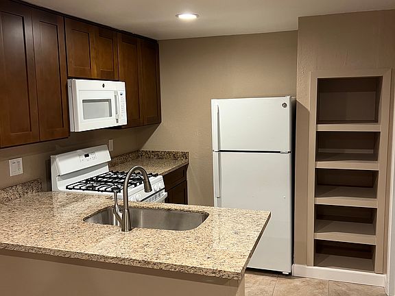 4th image of 1305 W El Monte St #17