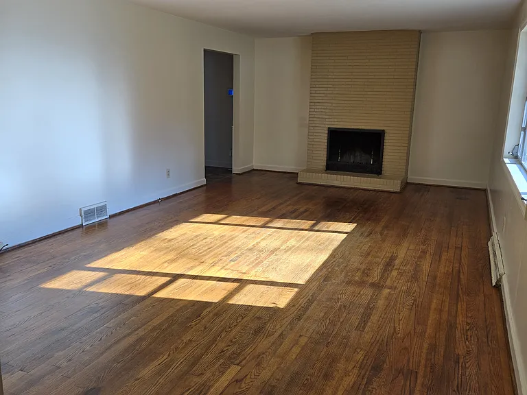 1508 Whitehall St — Photo 3