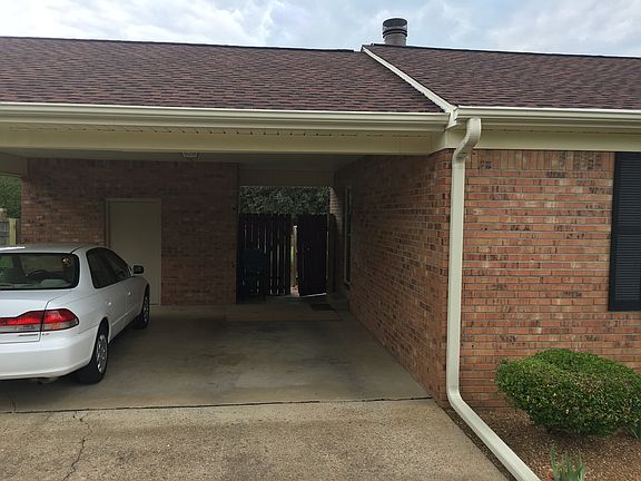4th image of 52 Carol Ann Dr