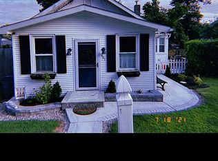 401 Overlook Cir, Keyport, NJ 07735