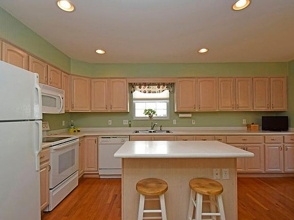 3rd image of 8009 Witts Mill Ln