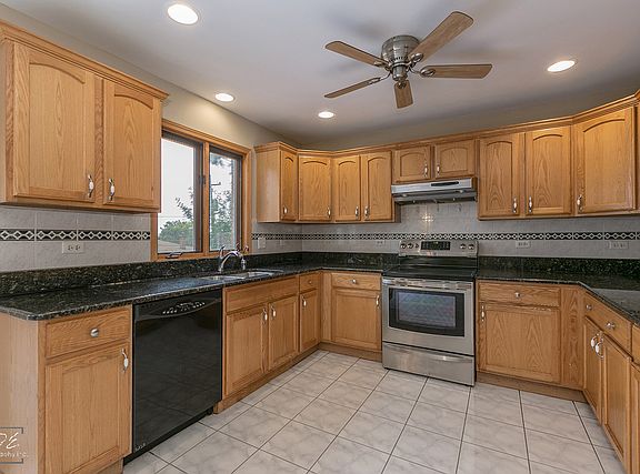 3rd image of 9325 S 81st Ct