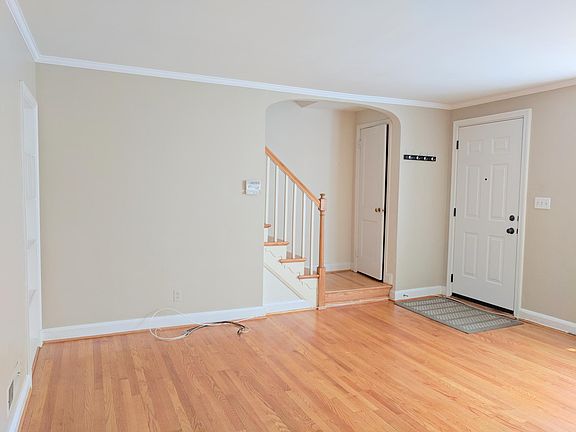 2nd image of 120 Stevenson Ln