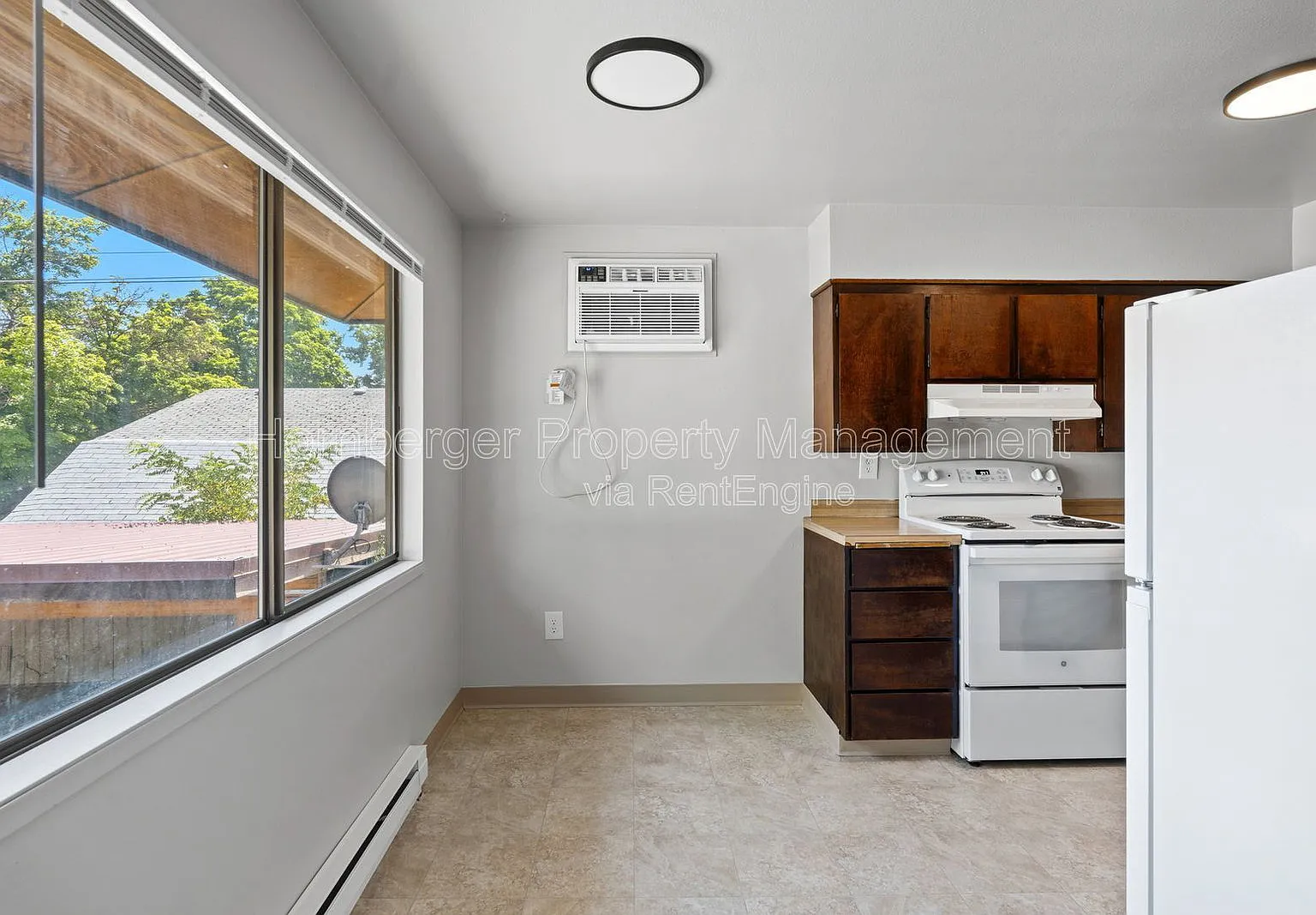 2 bed, 1.0 bath, 796 sqft, $1,275 — Photo 3